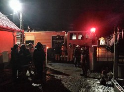 Un scurtcircuit electric a provocat un incendiu la o casă din Zăbrani