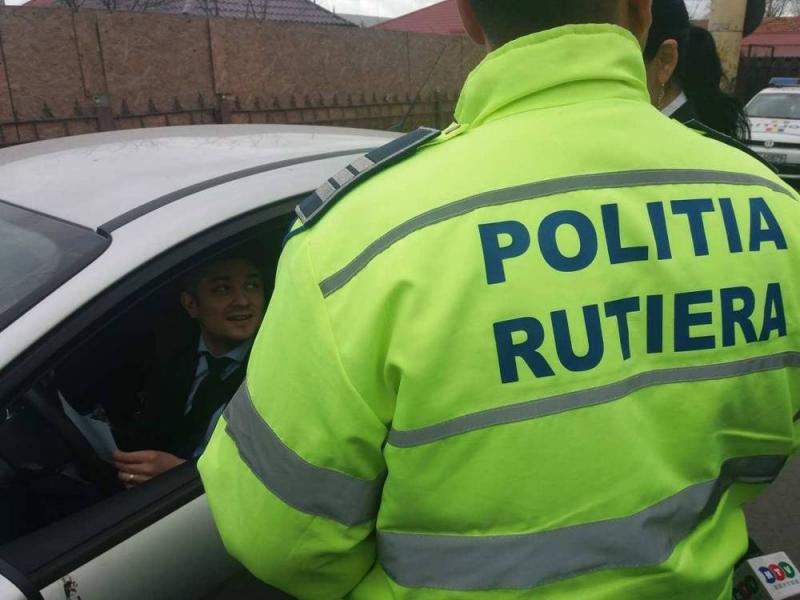 Polițiștii rutieri au reținut 12 permise de conducere și 12 certificate de înmatriculare, în doar 48 de ore