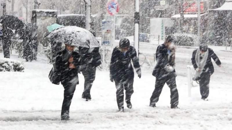 Gerul pune stăpânire peste România. Când şi unde revin ninsorile