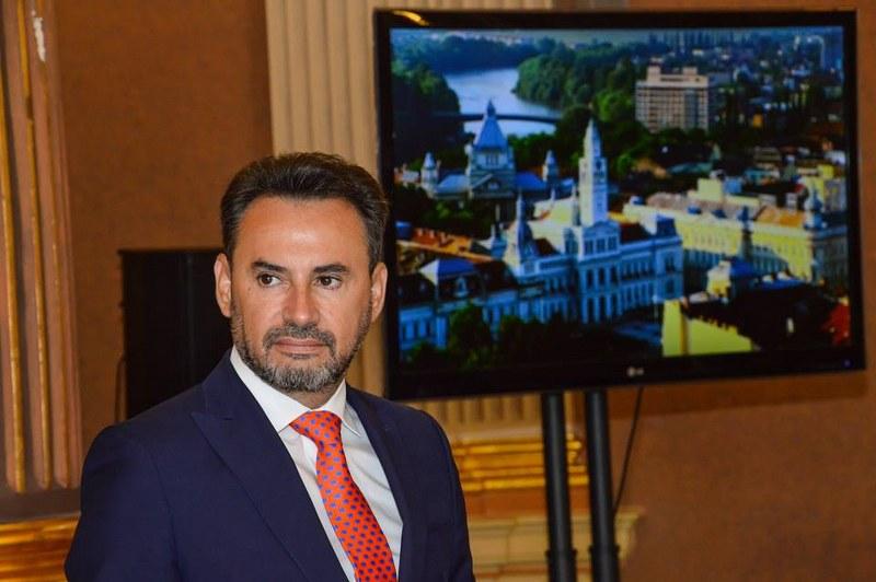 Gheorghe Falcă: “Românii așteaptă ca Guvernul să îi trateze în sfârșit cu respect, și nu cu dispreț, ca acum!”