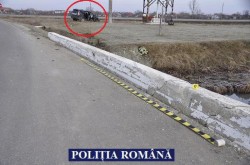 A furat mașina și a distrus-o după ce a condus băut la volan, pe drumurile din Ineu