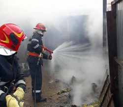 Noapte de foc pentru pompierii din Ineu