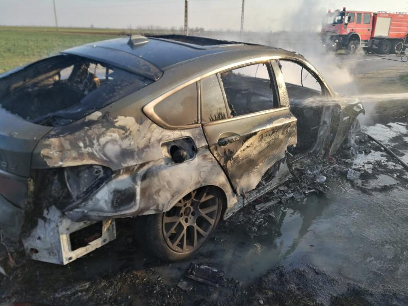 Un BMW s-a făcut scrum, între localitățile Zimand și Sântana