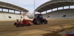 S-au reluat lucrările la noul gazon la Stadionul Municipal “Francisc Neuman”