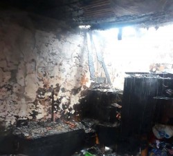 Incendiu izbucnit în urma unui scurtcircuit la un canton CFR din Arad