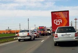 La ieșire din Vladimirescu spre Arad, 4 autoturisme au fost implicate într-un carambol