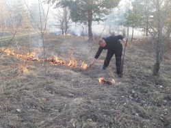 Un incendiu întins pe 20 ha în zona localităţii Nadaş, a mobilizat peste 80 de oameni