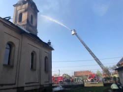 Necaz mare în Postul Paștelui. Biserică din județul Timiș cuprinsă de flăcări