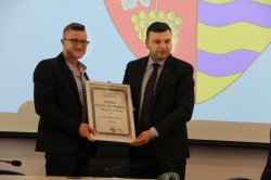 Sportivul Eduard Gafencu a primit diploma „Arădeni cu care ne mândrim”