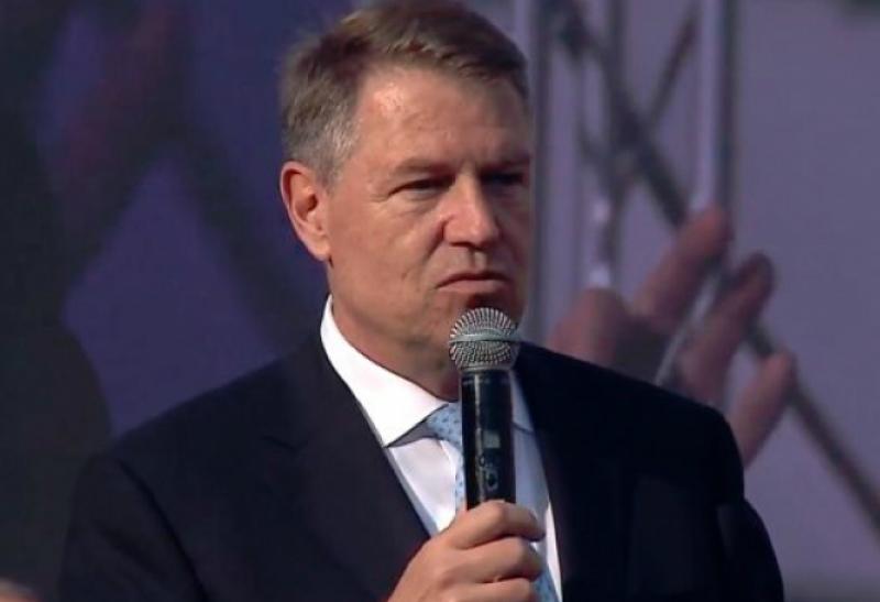 Klaus Iohannis a ironizat sloganul PSD - „România merită mai mult”
