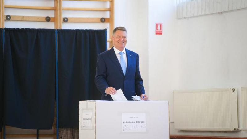 Klaus Iohannis: Dragi români, sunteţi fantastici! Guvernarea PSD trebuie să dispară în urma acestui rezultat