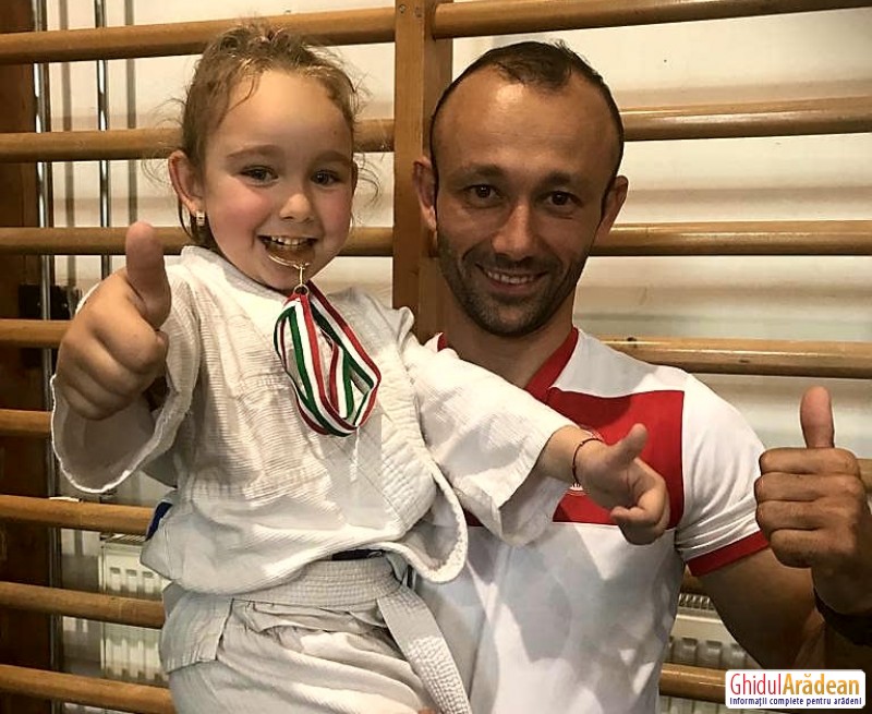 Antrenorul de judo,Sebastian Rus s-a întors acasă împreună cu sportivii săi, cu 3 medalii de aur, 1 de argint și 3 medalii de bronz