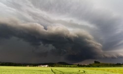 Alertă meteo pentru următoarele trei zile! Apar fenomene periculoase 