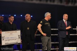 PSD-istii huiduiţi de o sală plină la Gala Colosseum Tournament de la Arad! Proastă inspiraţie să apară Fifor cu ministrul Daea !