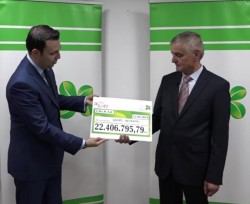 El este marele norocos al biletului câștigător de la Loto 6/49. Ce vrea să facă cu banii câștigați