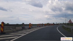 CNAIR incapabilă de 15 luni să înlocuiască parapeţii distruşi de pe A1 la ieţirea spre Zona Industrială Vest