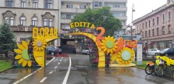 Inundație de flori, pe ploaie, la Festivalul „FlorAr“