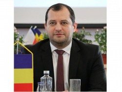 Răzvan Cadar, vicepreşedinte al Consiliului Judeţean Arad: „Dezvoltăm un parteneriat strategic cu judeţul Bekes”


