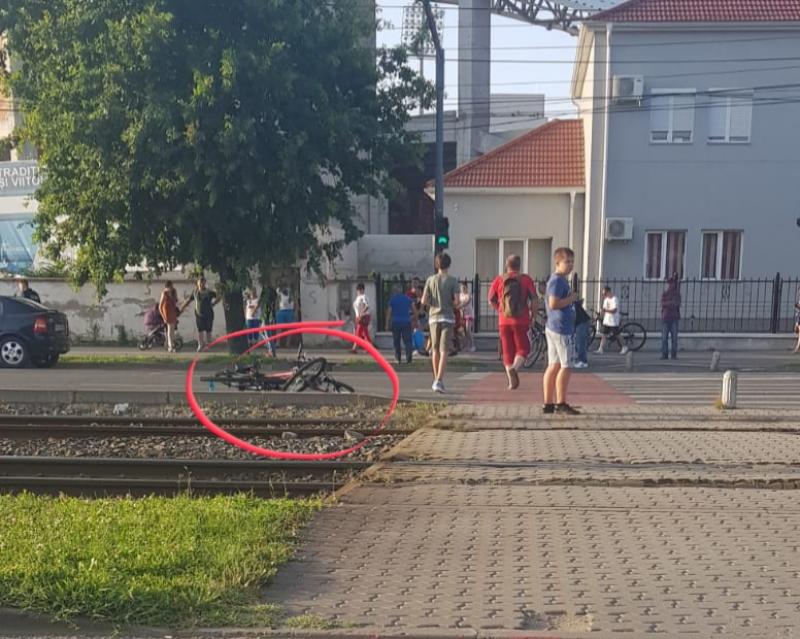 Doi bicicliști accidentați în zona UTA