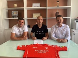 UTA a anunțat cea de-a șasea achiziție a verii! Cristian Pușcaș a semnat cu „roș-albii”

