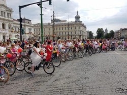 O zi colorată, înflorată și plină de feminitate la cea de-a VIII-a ediție SkirtBike Arad