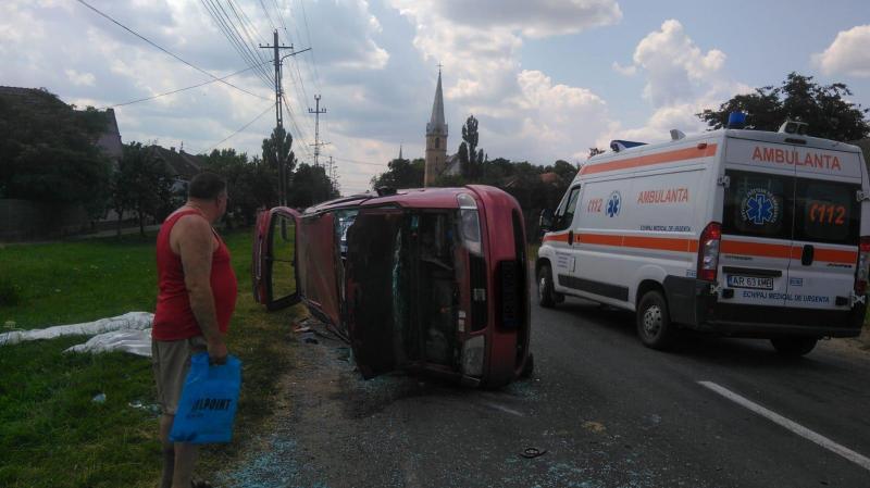 Cinci persoane au fost rănite la Semlac, în urma unui accident rutier 