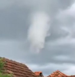 Panică și groază la Craiva în județul Arad. O TORNADĂ a făcut prăpăd