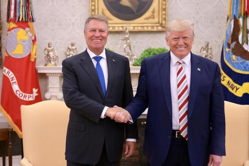 Iohannis la Casa Albă: declarație comună cu Donald Trump și cadoul primit de la președintele SUA