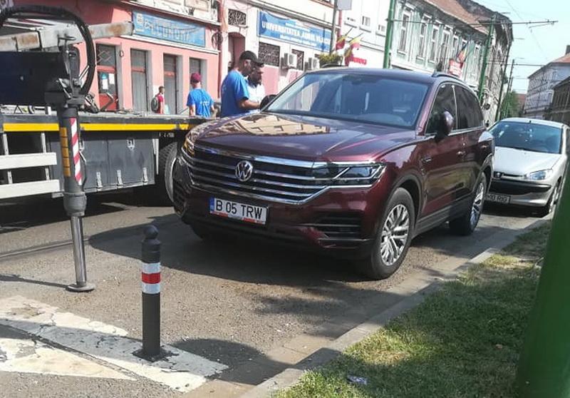 Ama(Bi)zoana Zilei: A blocat circulaţia tramvaielor la oră de vârf în centrul Aradului