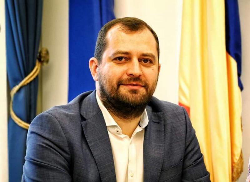 Răzvan Cadar : „PSD blochează cu o mână Aradul şi cu cealaltă le arată arădenilor obrazul”