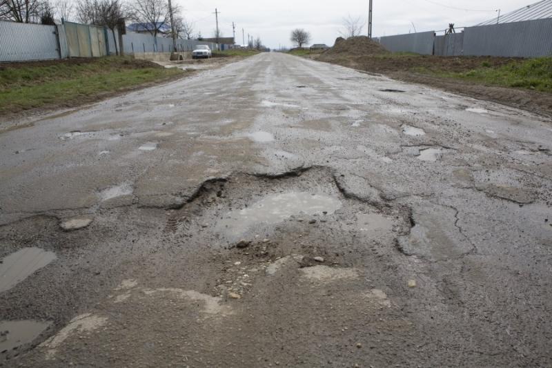 Drumul județean Pâncota-Buteni intră în lucru din octombrie

