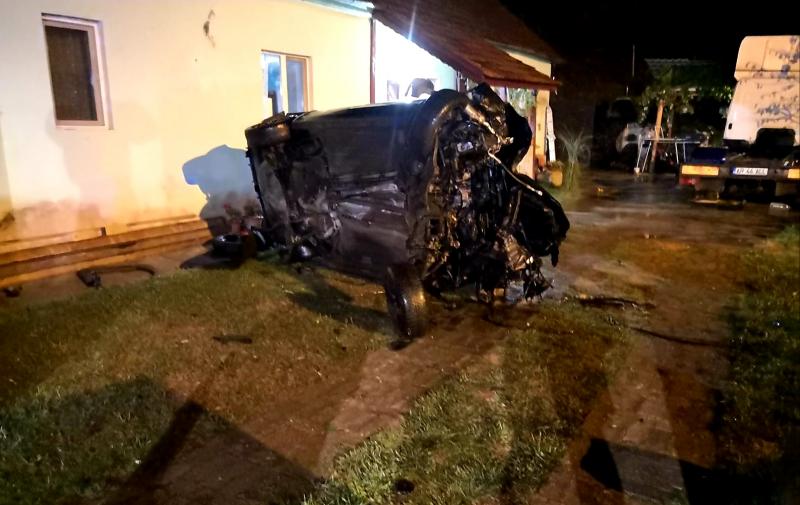 TRAGEDIE într-o familie din Arad ! O tânără mamă a murit în accident, iar soțul și copiii ei au fost răniți