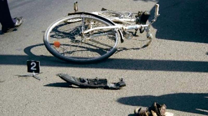 Accident cu un biciclist lovit în Sântana