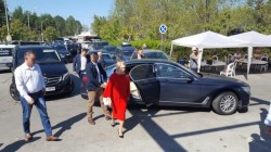 Dăncilă şi Fifor huiduiţi la Constanţa. Sătulă, Dăncilă amenință protestatarii cu o lege pentru “incriminarea defăimării și calomniei”