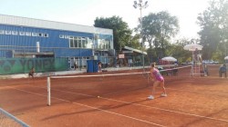 Trei românce, în sferturi la Trofeul „Ilie Năstase"
