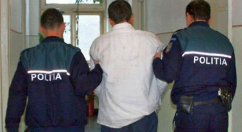 Hoț prins la Arad, după ce a furat 3.000 de euro dintr-o mașină 