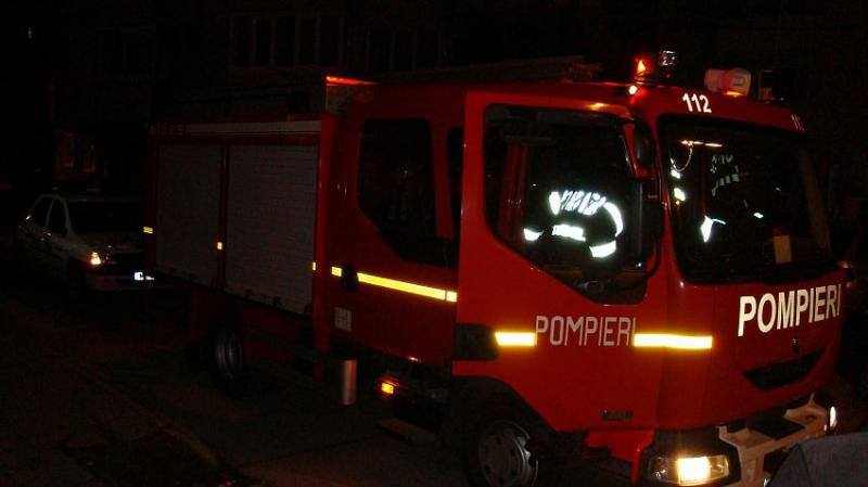 Un magazin de haine a luat foc în centrul Aradului