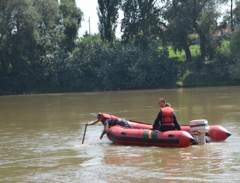 Cadavru plutitor pe Mureș în zona Mănăstirii Bodrog!
