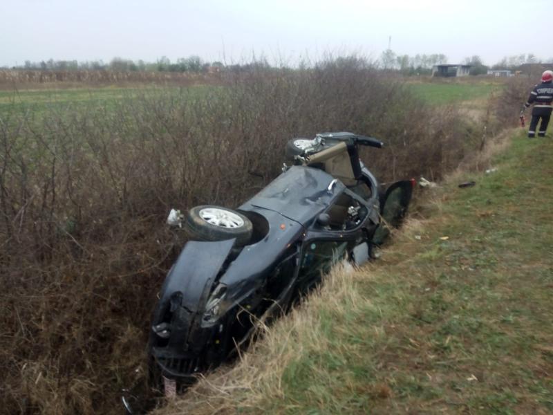 Trei tineri din județul Arad răniți într-un accident rutier