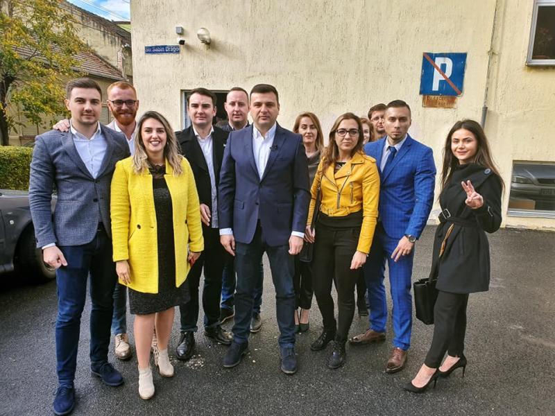 Sergiu Bîlcea a votat înconjurat de tineri

