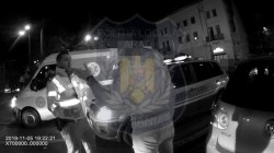 Polițist local acroșat în intersecție de un șofer cu antecedente
