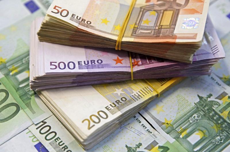 Curs valutar 3 decembrie Ce se întâmplă cu euro
