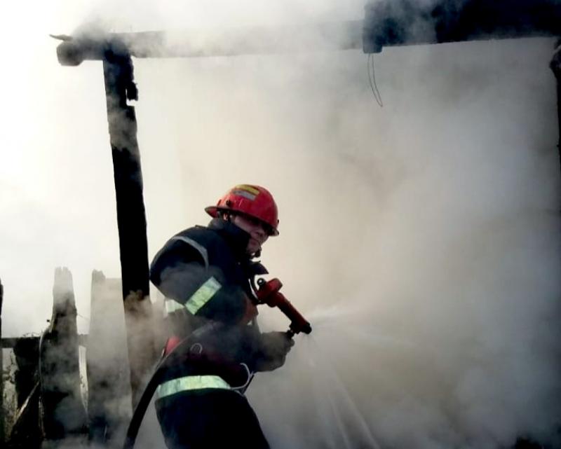 O casă din Arad a luat FOC miercuri seara