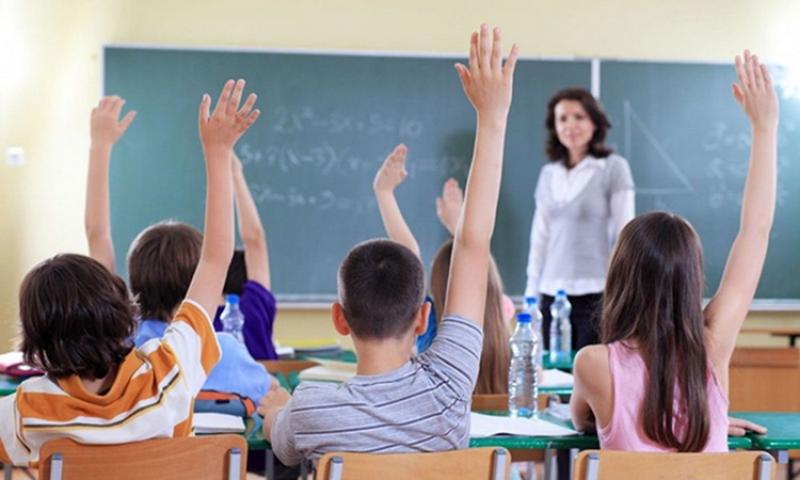 Două creşteri salariale prevăzute în acest an pentru profesori