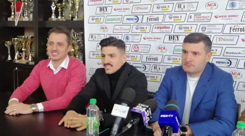 UTA a confirmat un nou transfer, fundașul stânga albanez, Simo Roumpoulakou. „Sunt fericit să fiu aici, sper să ne îndeplinim obiectivul, adică promovarea”