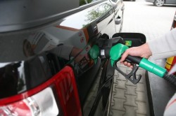 Noul An vine cu un cadou pentru şoferi, benzina și motorina s-au ieftinit de la 1 ianuarie