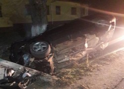 S-a răsturnat cu  maşina în şanţ şi a părăsit locul accidentului
