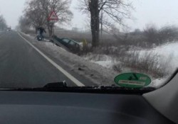 Accident cu șofer beat ajuns cu mașina în șanț