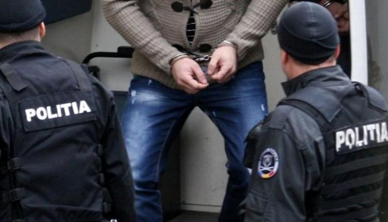 Arestat în Timiș după ce a întreținut relații sexuale cu fiica lui și a făcut un copil cu ea