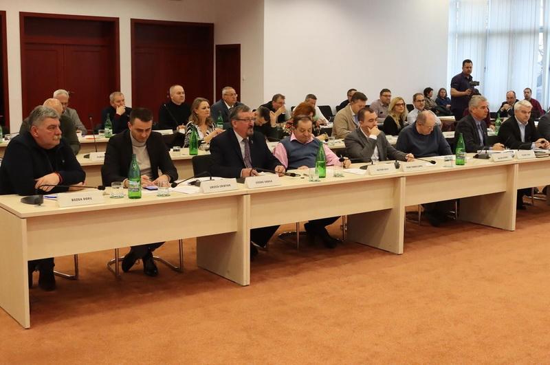 Două milioane pentru investiții, din excedentul bugetar al Consiliului Judeţean Arad